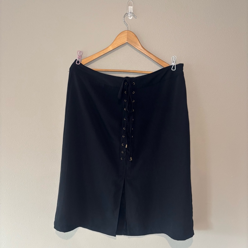 WHO WHAT WEAR Women’s Plus Size Black Midi Skirt with Lace Up Front Size 16 NWT